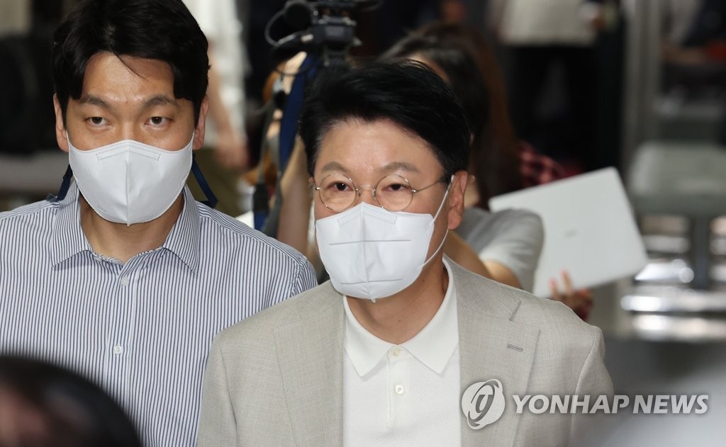 Key associate of Yoon vows not to take public posts amid turmoil at ruling party