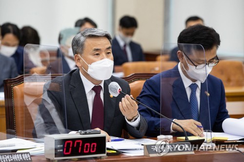 国会国防委員会で答弁する李国防部長官（資料写真、国会写真記者団）＝（聯合ニュース）