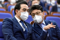 대화하는 민주당 원내지도부