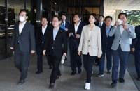 민주당 의원들, 중앙지검 항의방문…