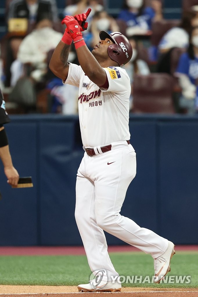 In this file photo from Sept. 20, 2022, Yasiel Puig of the Kiwoom Heroes celebrates his solo home run against the Samsung Lion during the bottom of the fourth inning of a Korea Baseball Organization regular season game at Gocheok Sky Dome in Seoul. (Yonhap)