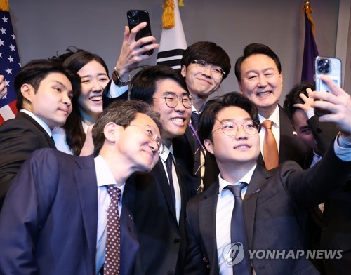 Yoon dice que la tecnología digital debe expandir la libertad