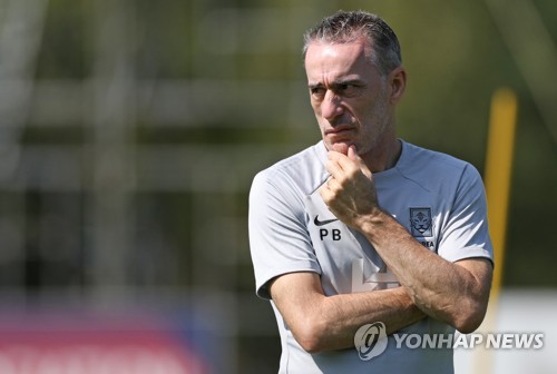 S. Korea coach Bento to try different tactical systems in two World Cup tuneups