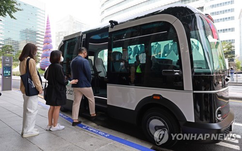 청계천 자율주행 셔틀버스 시범운행 시작…시민 무료탑승