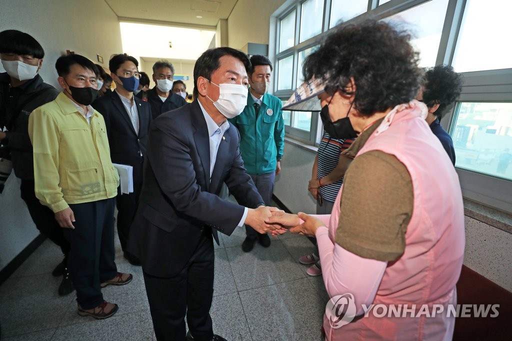 포항 태풍 피해 주민 찾은 안철수