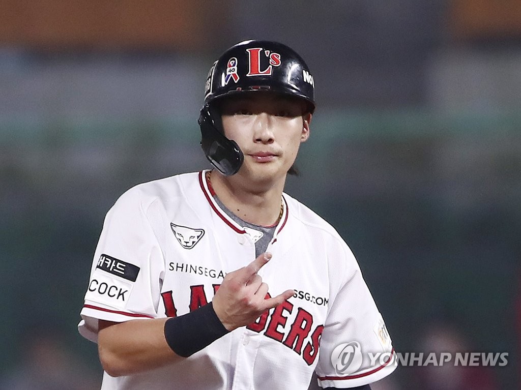 In this file photo from Sept. 30, 2022, Choi Ji-hoon of the SSG Landers celebrates after hitting a double against the Kiwoom Heroes during the bottom of the sixth inning of a Korea Baseball Organization regular season game at Incheon SSG Landers Field in Incheon, just west of Seoul. (Yonhap)