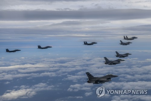 (جديد) 12 مقاتلة كورية شمالية تحلق في تشكيلات وتجري تدريبات على إطلاق النار
