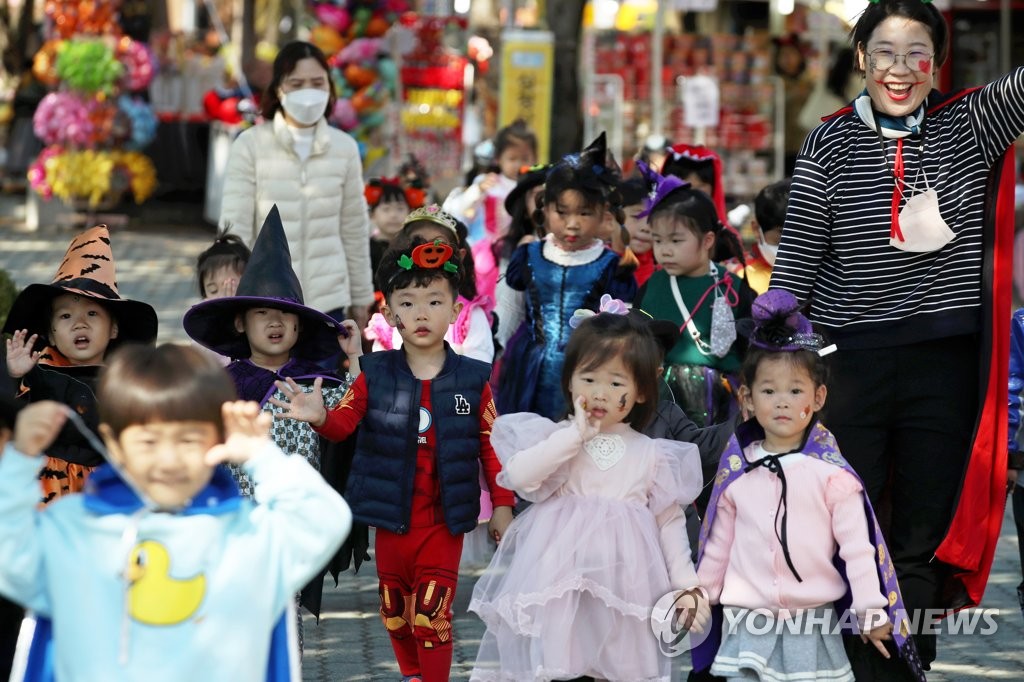 심청어린이 축제에 참가하는 어린이들