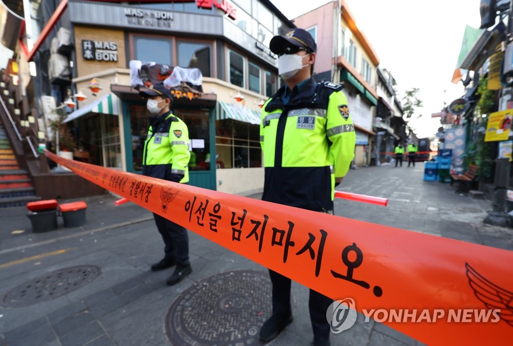 La policía reconoce el fracaso en prever víctimas mortales masivas entre la multitud en Itaewon