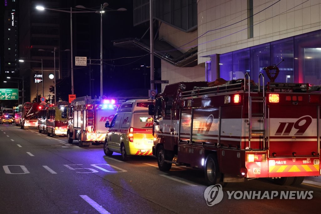 Firefighting vehicles park at Yeongdeungpo Station in Seoul after a train with 275 passengers aboard derailed while entering the station on Nov. 6, 2022. (Yonhap)