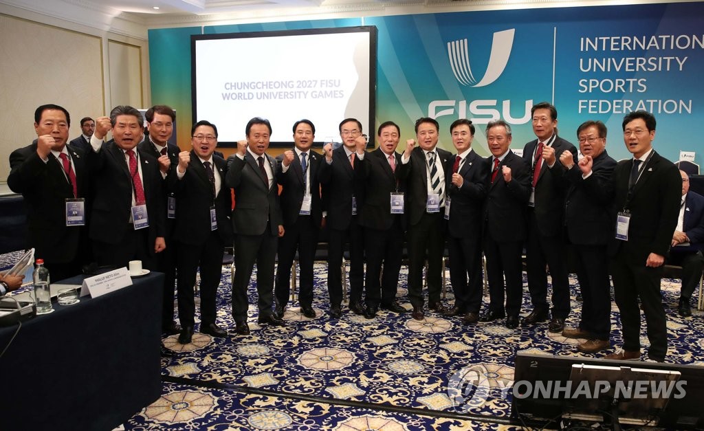 This photo, provided by the government of South Chungcheong Province on Nov. 12, 2022, shows the South Korean delegation posing for a photo after Chungcheong was named the host of the 2027 World University Games at an executive committee meeting of the International University Sports Federation in Brussels. (PHOTO NOT FOR SALE) (Yonhap)