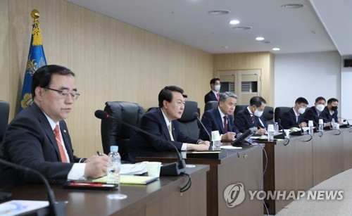 (AMPLIACIÓN) Yoon ordena la ejecución de medidas más firmes de disuasión extendida tras el lanzamiento del misil de Corea del Norte