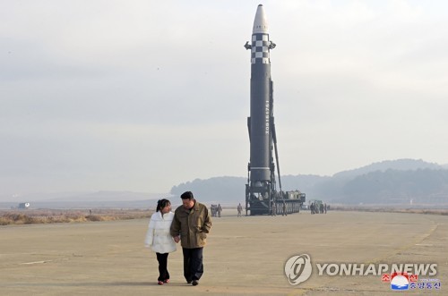 북한, 화성-17형 시험발사…김정은 "핵에는 핵으로 대응"