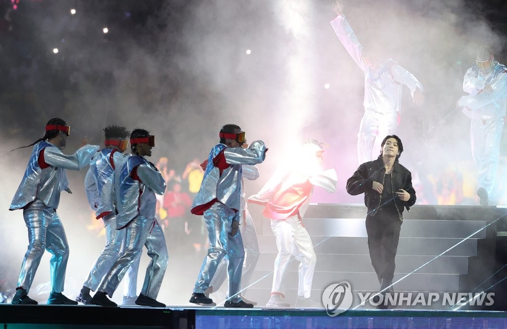 Jungkook (R), a member of South Korean boy group BTS, performs "Dreamers," from the official World Cup soundtrack, during the opening ceremony of the major quadrennial football tournament at Al Bayt Stadium in Al Khor, Qatar, in this file photo taken Nov. 20, 2022. (Yonhap)