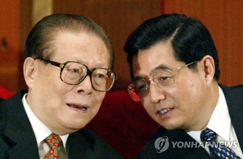 후진타오 전 국가주석과 대화하는 故 장쩌민 전 주석
