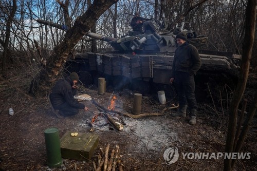 美 정보수장 "우크라 전선 소강 국면…러 반격준비 회의적"