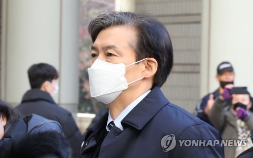 [2보] 검찰, '자녀 입시비리·감찰무마' 조국 징역 5년 구형
