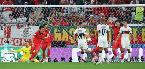 (كأس العالم) انتهاء الشوط الأول من المباراة بين كوريا الجنوبية والبرتغال بالتعادل 1:1