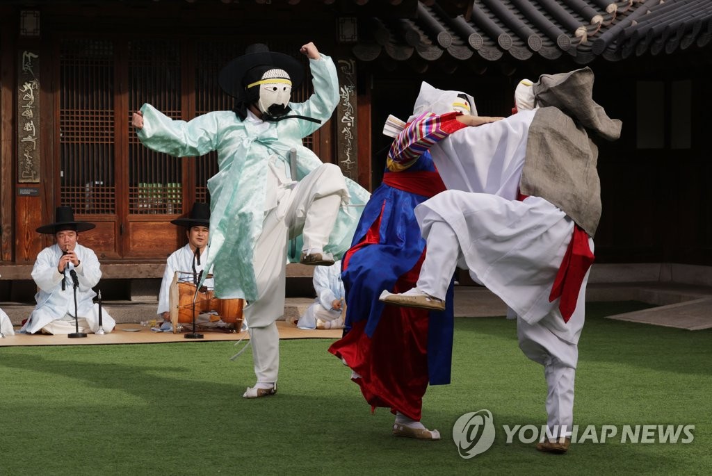 풍자와 해학의 '한국의 탈춤'