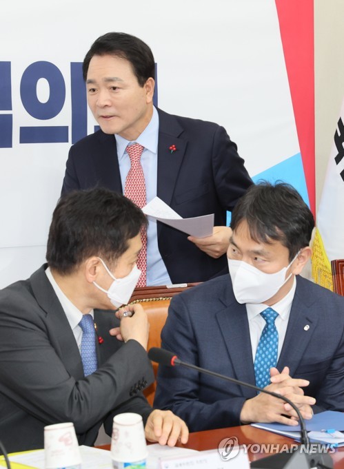 대화하는 김주현 금융위원장과 이복현 금융감독원장