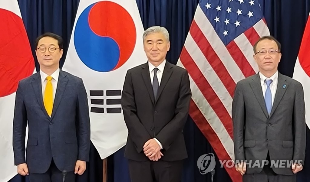 This photo, taken on Dec. 13, 2022, shows Seoul's top nuclear negotiator, Kim Gunn (L), and his U.S. and Japanese counterparts, Sung Kim (C) and Takehiro Funakoshi, posing for a photo as they meet for talks in Jakarta. (Yonhap)