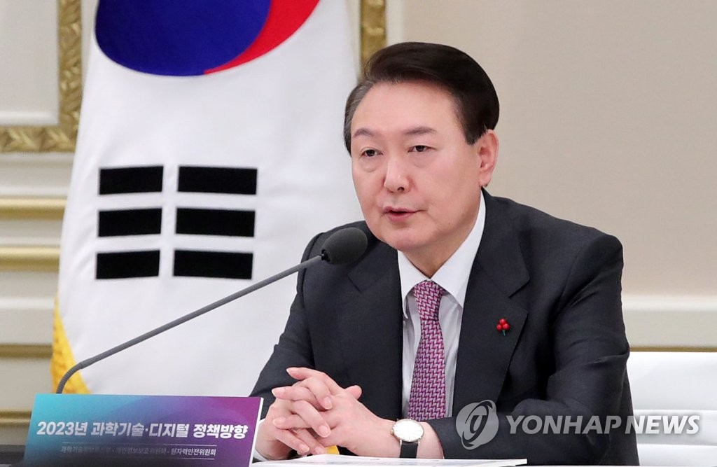 President Yoon Suk Yeol speaks during a policy briefing by the science ministry at Cheong Wa Dae in Seoul on Dec. 28, 2022. (Pool photo) (Yonhap)