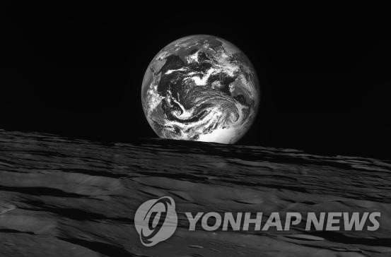 (LEAD) Danuri dévoile des photos de la Lune et de la Terre