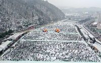 Festival de Hwacheon : un retour de la pêche sur glace avec plus de 1,3 mln de visiteurs