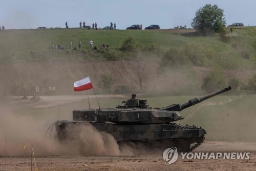 독일측 "우크라에 주력전차 레오파드 탱크 지원, 파트너들과 보조"