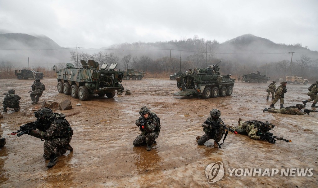 (جديد) كوريا الجنوبية والولايات المتحدة تجريان تدريبات مشتركة سنوية في مارس - 1