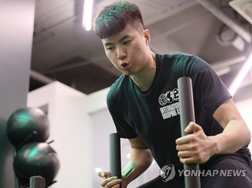 Davidson's Lee Hoping to Carry Korean Banner into NBA