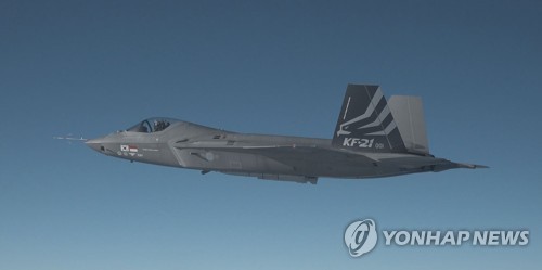 النموذج المبدئي من كيه إف-21 ينجح في أول اختبار طيران