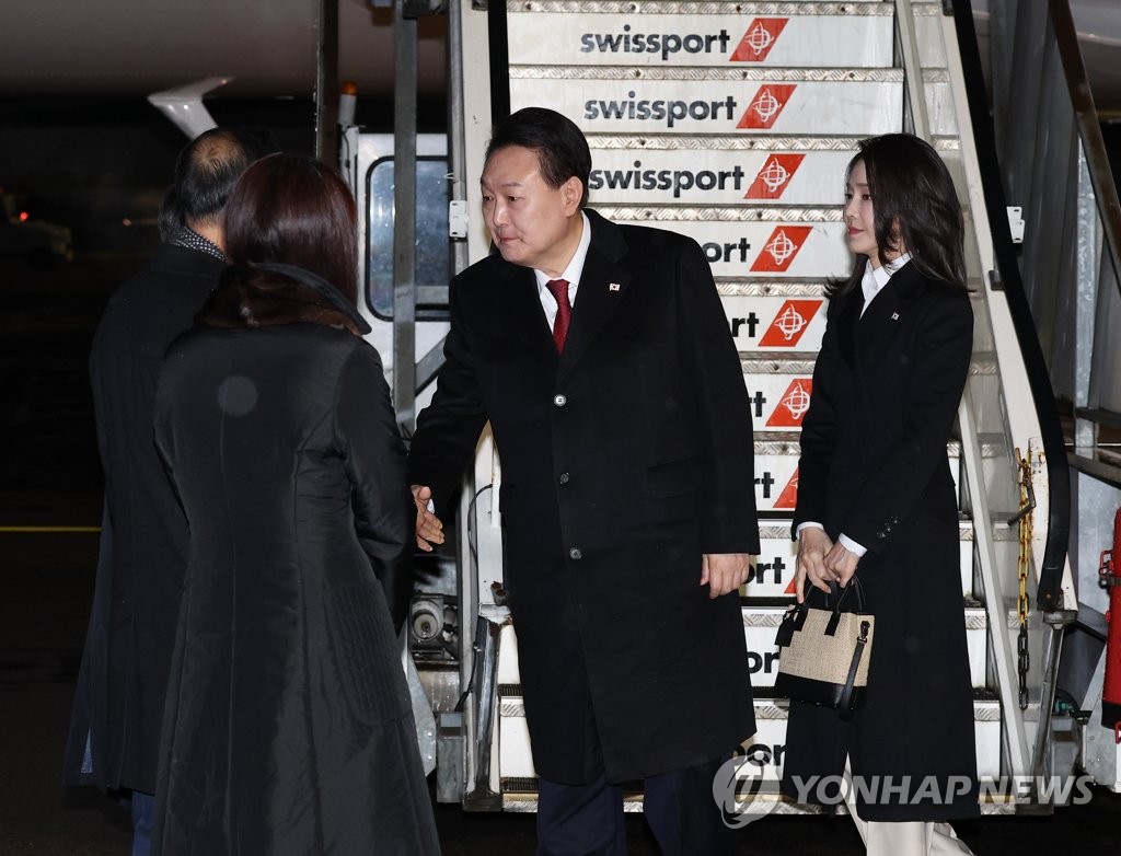 الرئيس «يون» يبدأ جولته إلى سويسرا لحضور المنتدى الاقتصادي العالمي