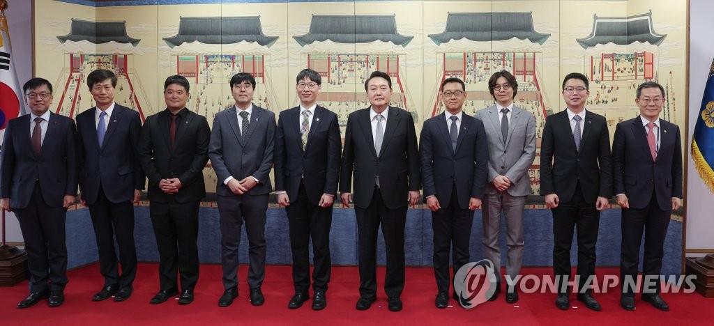 الرئيس يون يعقد حوار مع القادة الشباب في مجال العلوم