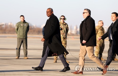 U.S. defense chief visits S. Korea