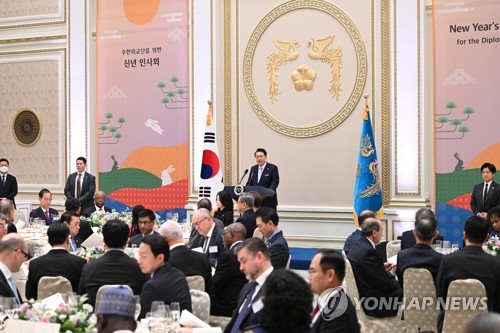Yoon's New Year's greeting with foreign envoys