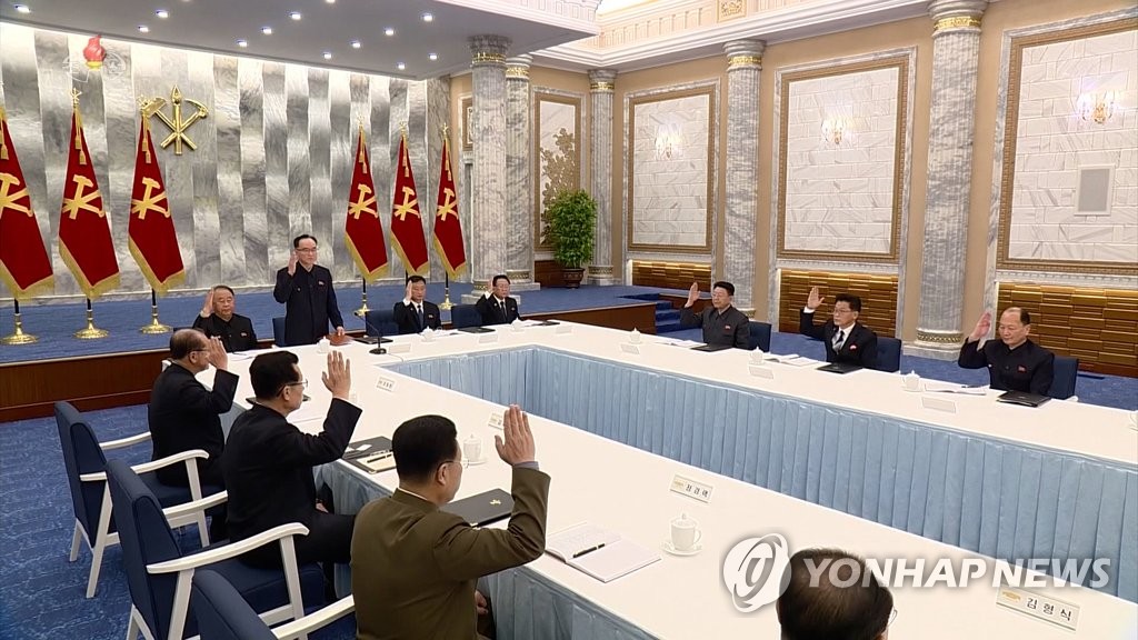 Esta imagen, tomada de imágenes de la Televisión Central Coreana de Corea del Norte el 6 de febrero de 2023, muestra al Norte celebrando una reunión del politburó del gobernante Partido de los Trabajadores de Corea el día anterior.  (Para uso exclusivo en la República de Corea. Sin redistribución) (Yonhap)