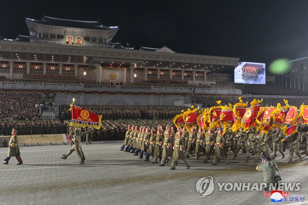 ابنة زعيم كوريا الشمالية تظهر مرة أخرى في عرض عسكري - 2