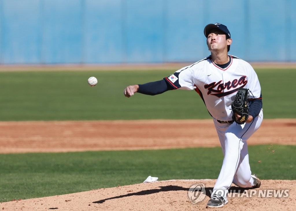 Ko Young-pyo of South Korea pitches against the NC Dinos during a scrimmage for the World Baseball Classic at Kino Veterans Memorial Stadium in Tucson, Arizona, on Feb. 16, 2023. (Yonhap)