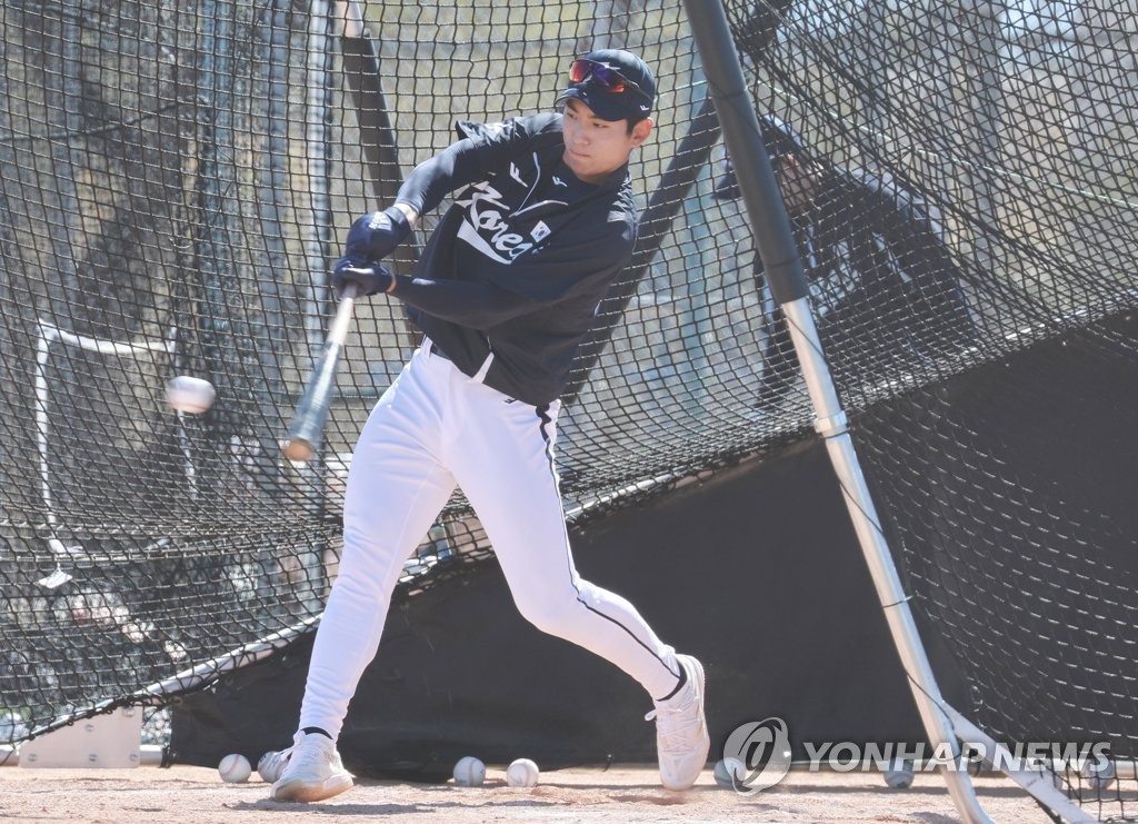 MLB hopeful Lee Jung-hoo trying to block out distractions in WBC buildup