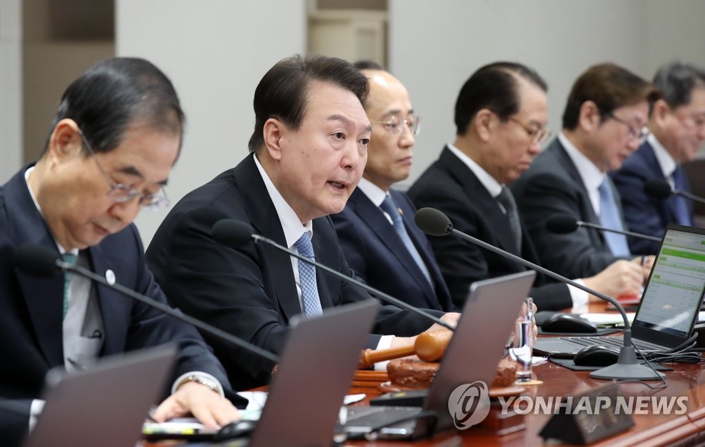 President Yoon Suk Yeol (2nd from L) speaks during a Cabinet meeting at the presidential office in Seoul on Feb. 21, 2023. (Pool photo) (Yonhap)