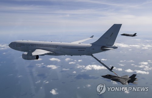 韓国軍が最新鋭戦闘機の空中給油を初公開　北朝鮮の威嚇に警告