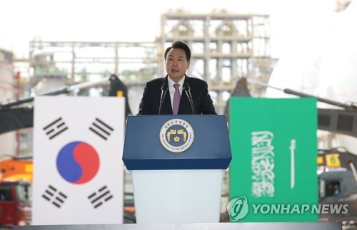 Yoon asiste a la ceremonia de inicio de construcción de una planta petroquímica de S-Oil
