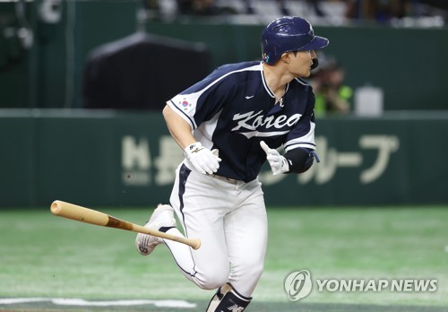 Kim Ha-seong of South Korea watches his grand slam against China during the top of the fifth inning of a Pool B game at the World Baseball Classic at Tokyo Dome in Tokyo on March 13, 2023. (Yonhap)