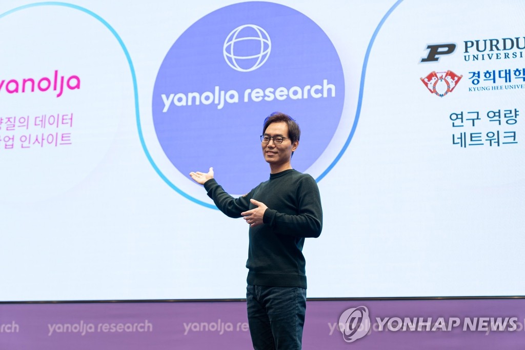Bae Bo-chan, CEO of Yanolja Co., gives a presentation to reporters at a news conference in southern Seoul on March 16, 2023, in this photo provided by the company. (PHOTO NOT FOR SALE) (Yonhap)