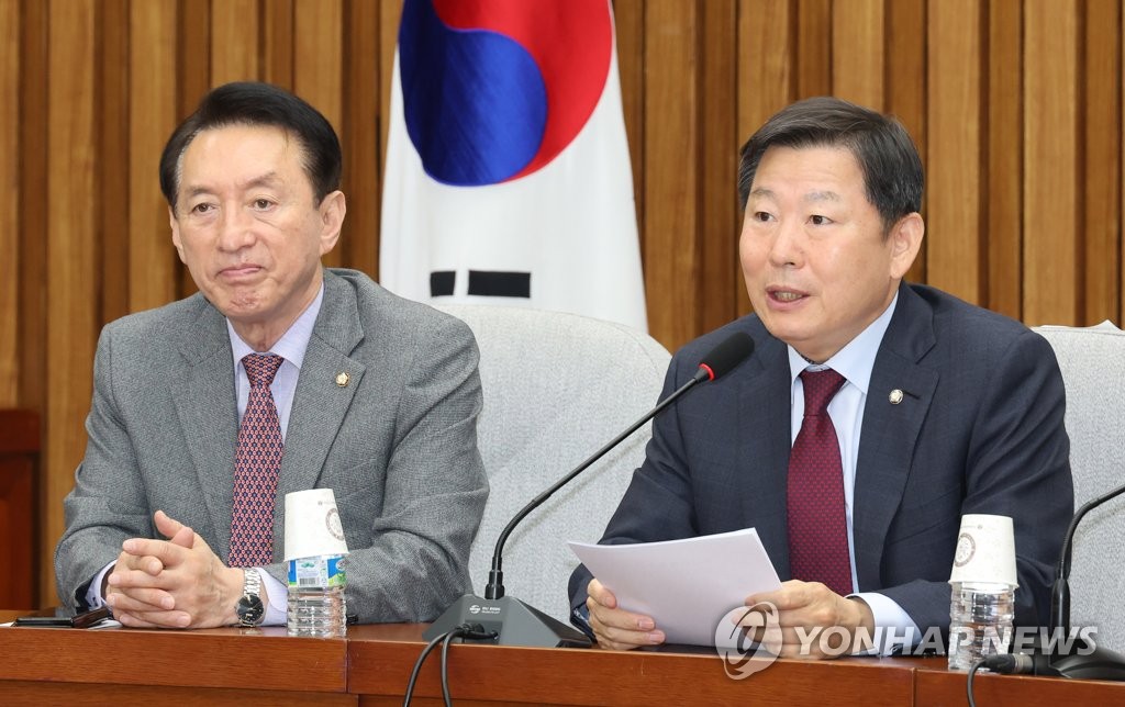 Ruling party lawmaker raps Naver for 'deceiving' users