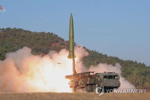 "北 고체연료 미사일부대 28개 추정…수중발사장은 빈자의 핵잠"