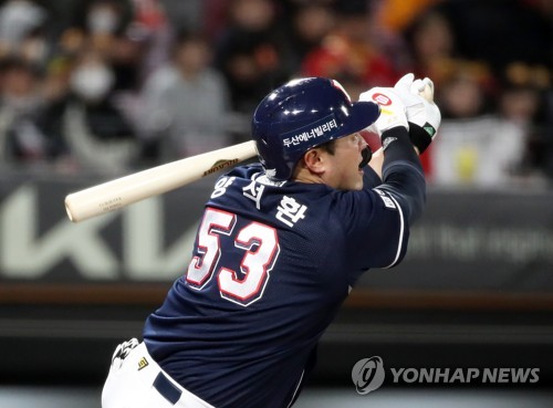 Yonhap Interview) KBO veteran leans on ex-big leaguer father for comfort,  advice