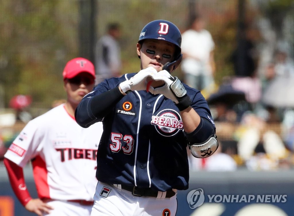 Yonhap Interview) KBO veteran leans on ex-big leaguer father for comfort,  advice