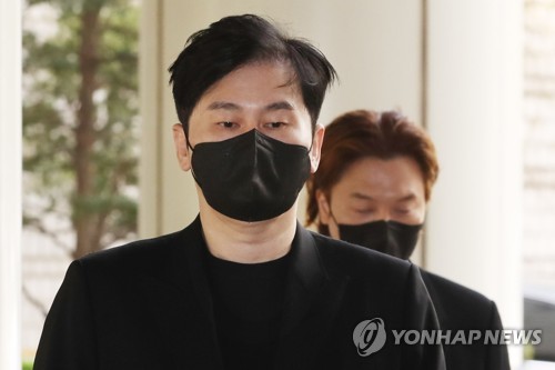 YG 양현석, '고가시계 불법 반입' 부인 "국내에서 받아"